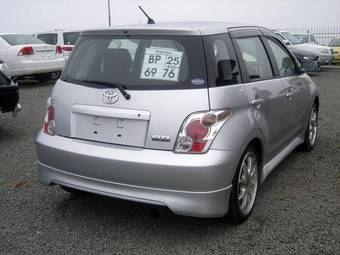 2002 Toyota ist Pictures