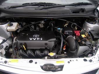 2002 Toyota ist Images
