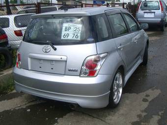 2002 Toyota ist Photos