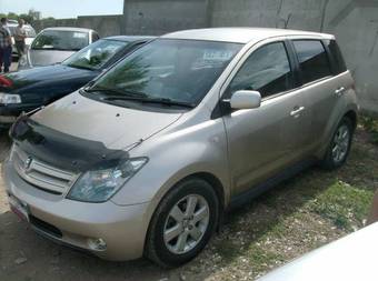 2002 Toyota ist Photos