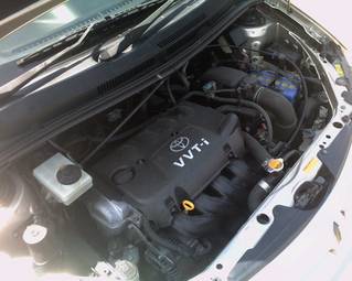 2002 Toyota ist Images