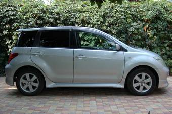 2002 Toyota ist Pictures