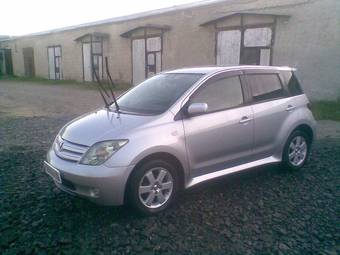 2002 Toyota ist Photos