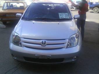2002 Toyota ist Images