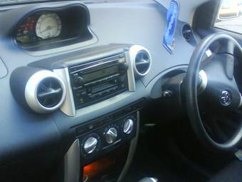 2002 Toyota ist Pics