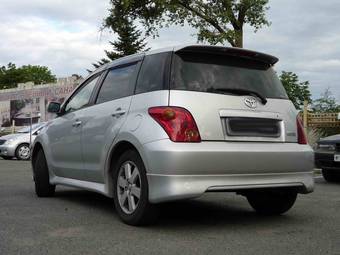 2002 Toyota ist Pictures