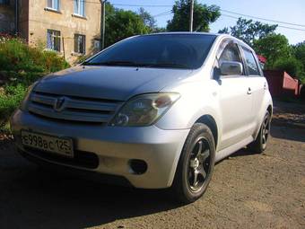 2002 Toyota ist Photos