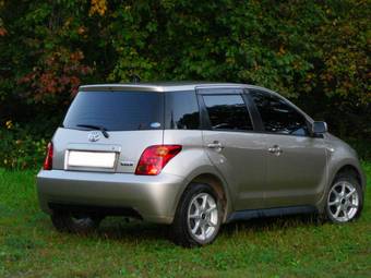 2002 Toyota ist Photos