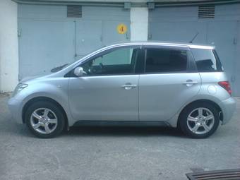 2002 Toyota ist Photos