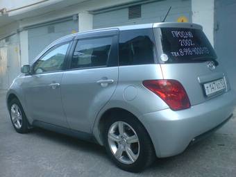 2002 Toyota ist Photos