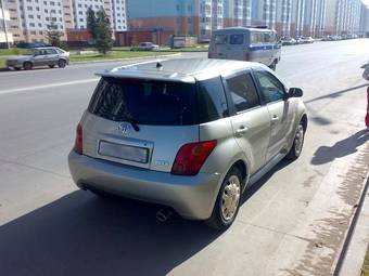 2002 Toyota ist Photos