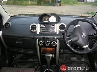 2002 Toyota ist Photos