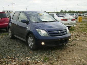 2002 Toyota ist Photos