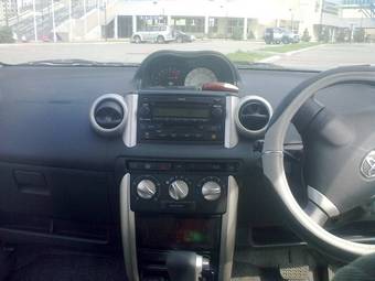 2002 Toyota ist Pictures