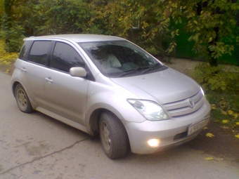 2003 Toyota ist