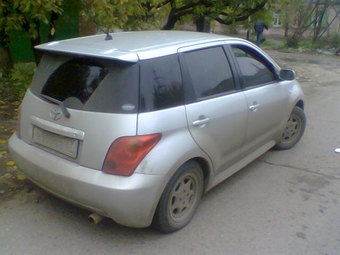 2003 Toyota ist