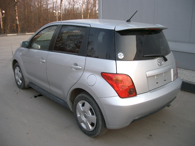 2003 Toyota ist