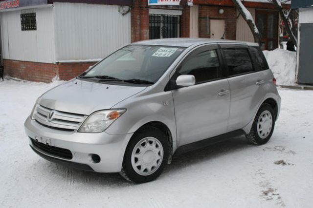 2003 Toyota ist
