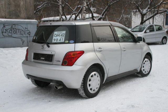 2003 Toyota ist
