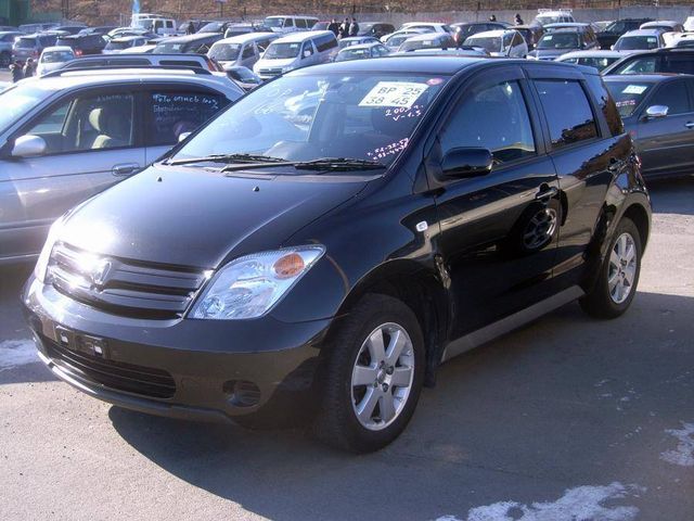 2003 Toyota ist