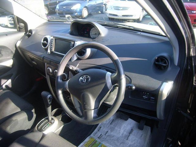 2003 Toyota ist