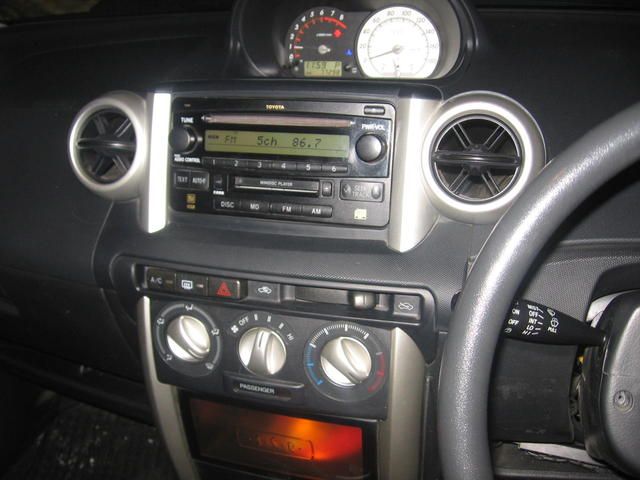 2003 Toyota ist