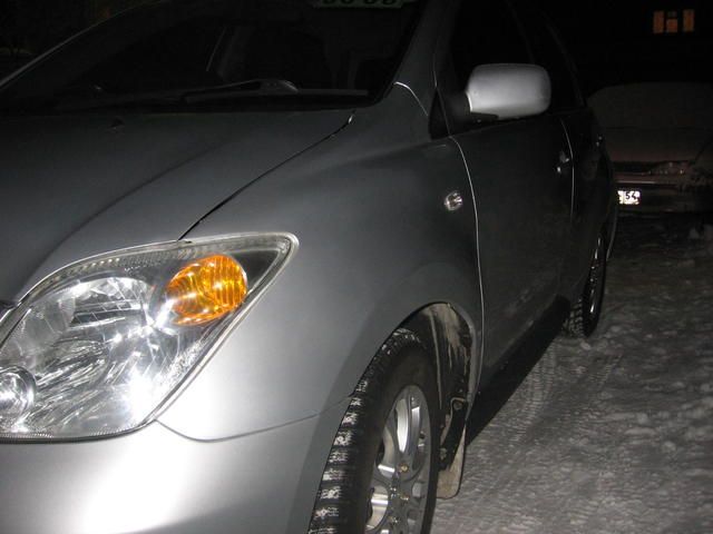 2003 Toyota ist