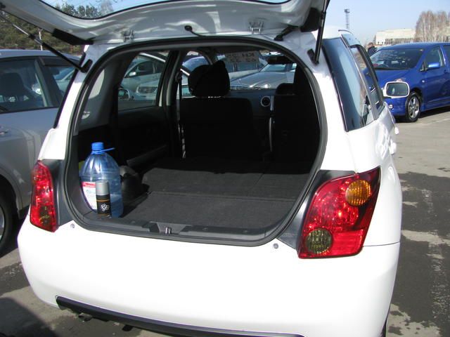 2003 Toyota ist