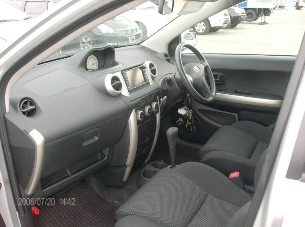 2003 Toyota ist