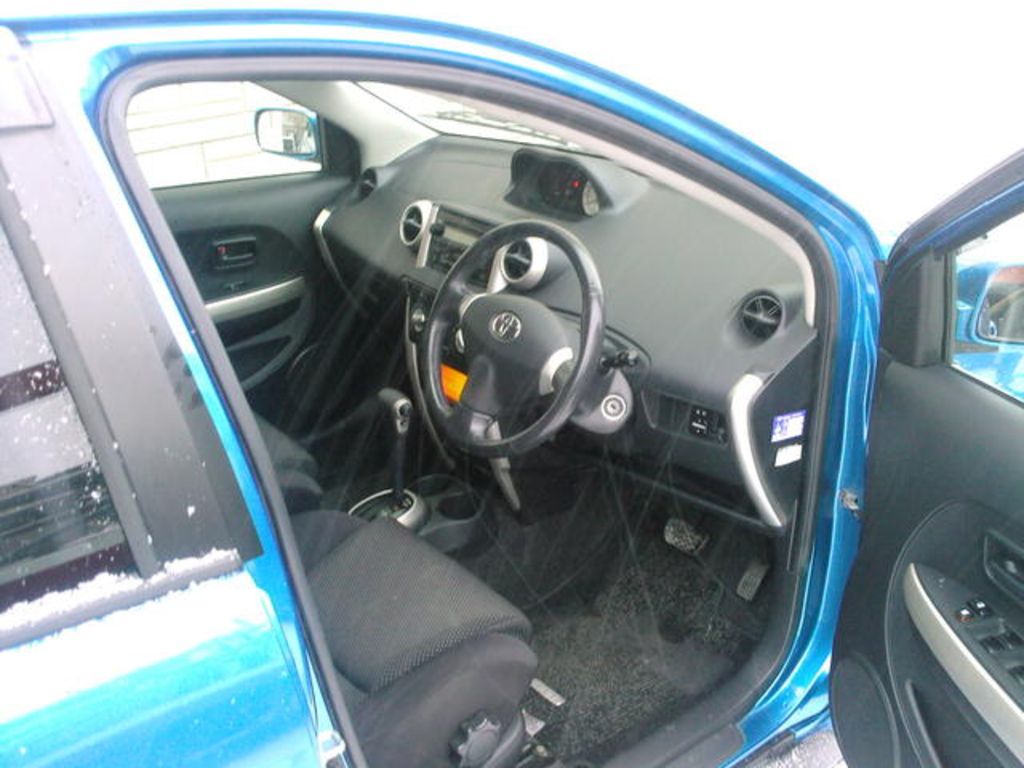 2003 Toyota ist