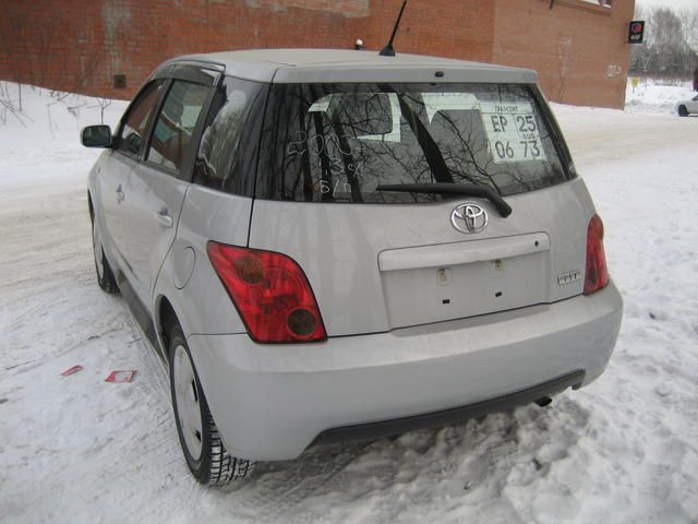2003 Toyota ist