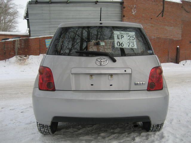 2003 Toyota ist