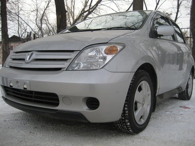 2003 Toyota ist