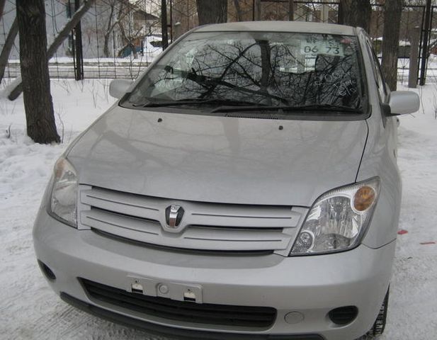 2003 Toyota ist