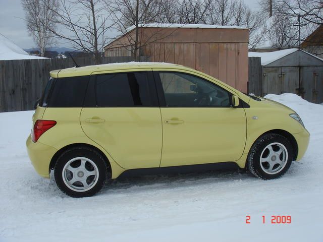 2003 Toyota ist