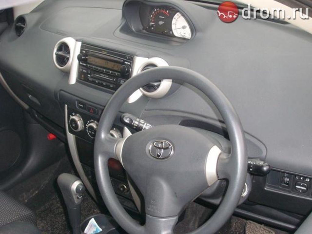2003 Toyota ist