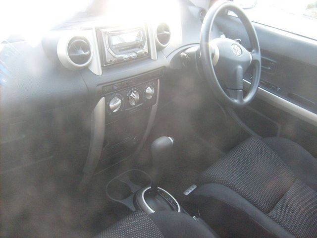 2003 Toyota ist
