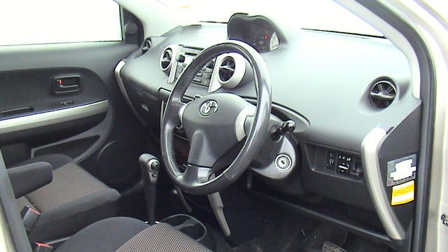 2003 Toyota ist