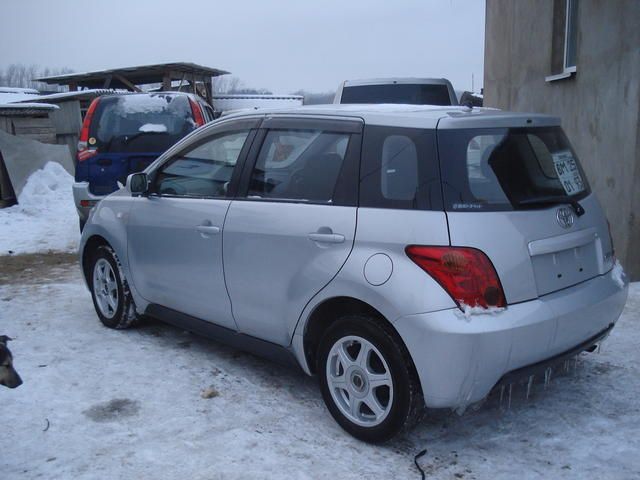 2003 Toyota ist
