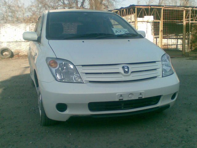 2003 Toyota ist