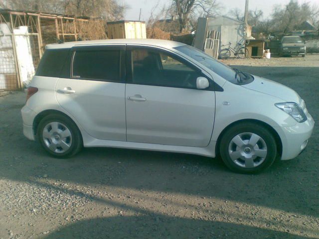 2003 Toyota ist