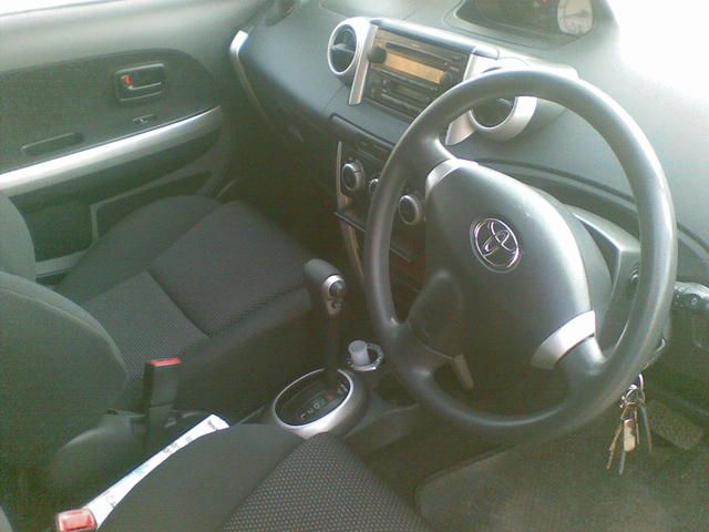 2003 Toyota ist