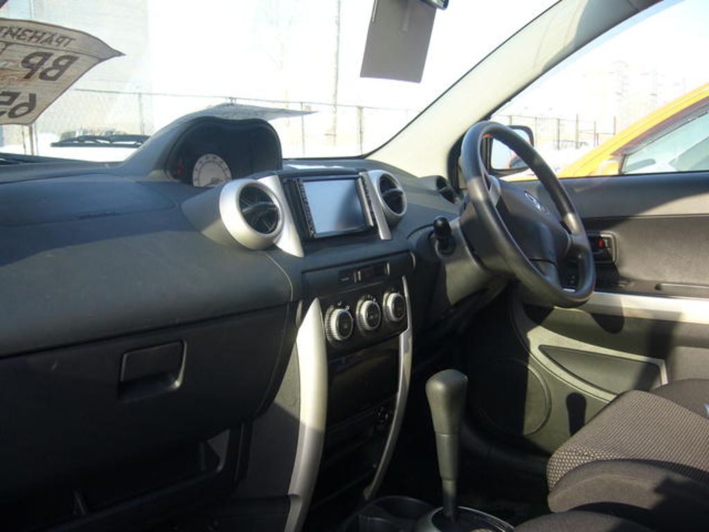 2003 Toyota ist