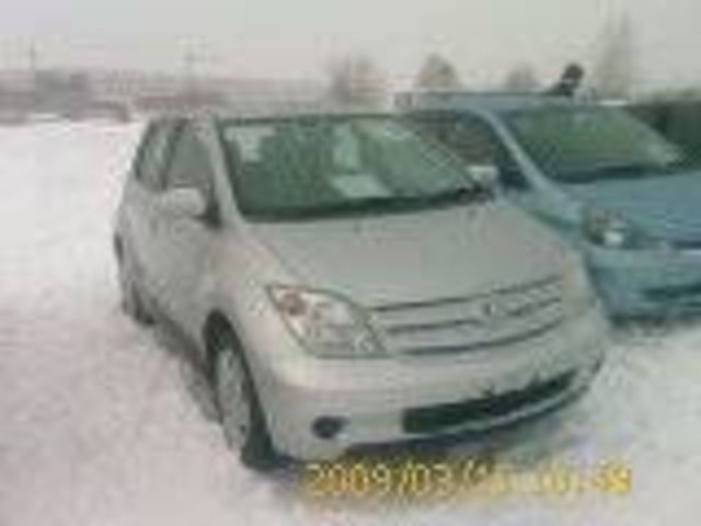 2003 Toyota ist