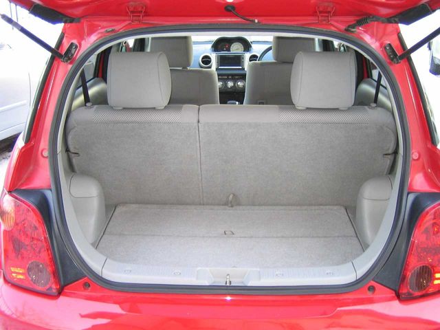 2003 Toyota ist