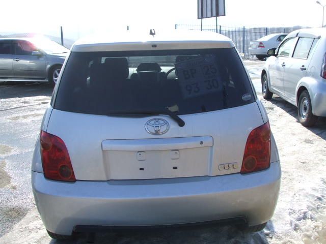 2003 Toyota ist