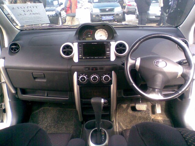 2003 Toyota ist