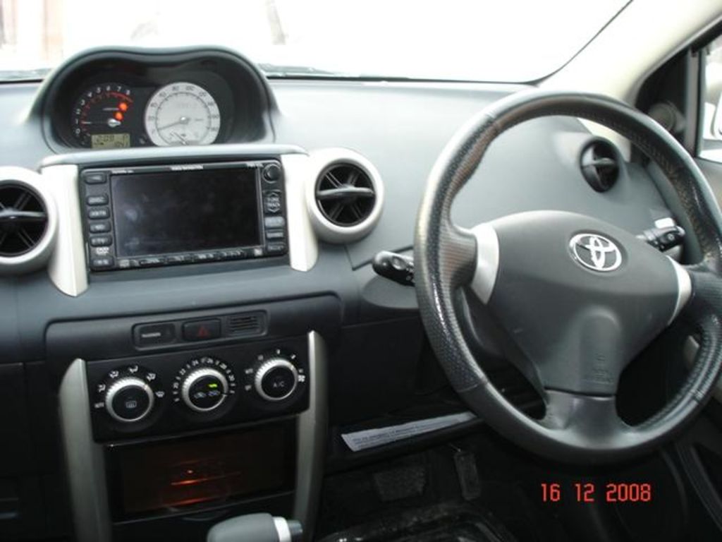 2003 Toyota ist