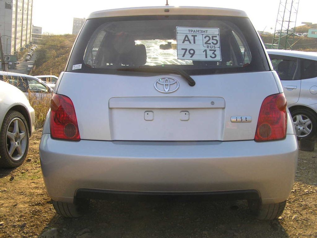 2003 Toyota ist