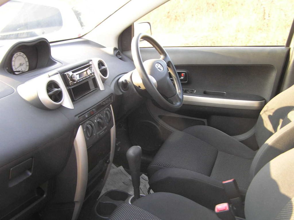 2003 Toyota ist